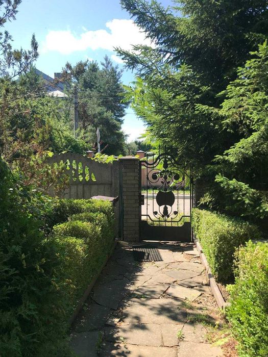 Продам будинок в передмісті Івано-Франківська