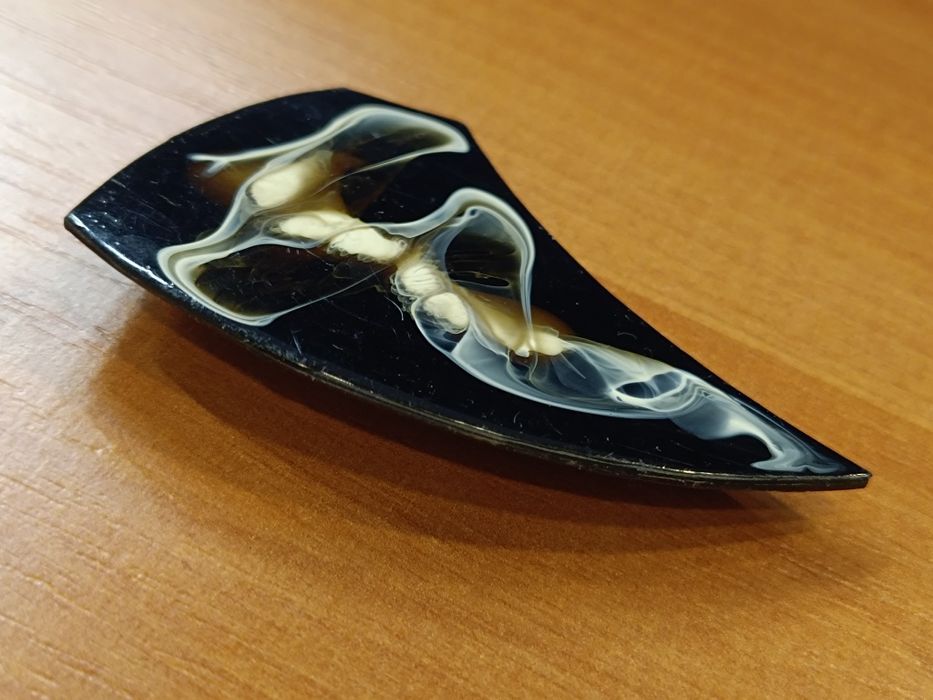 stara duża broszka z czasów PRL