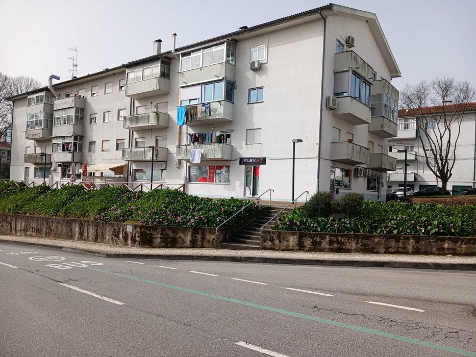 Loja com 95m2, Bairro das Mesuras, Viseu