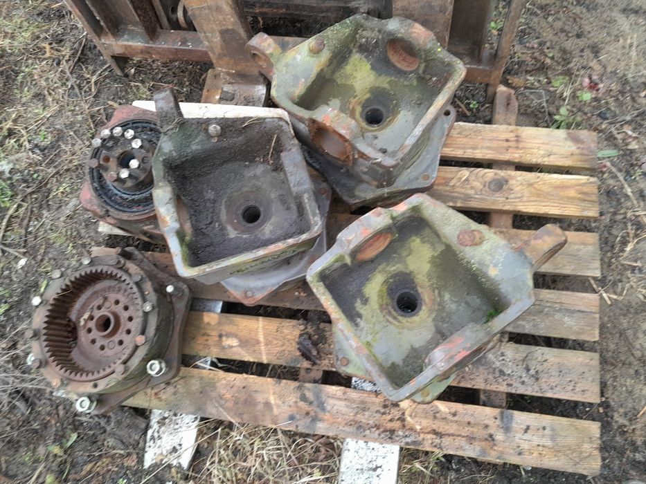 Zwrotnica piasta półoś Massey Ferguson serii 36xx