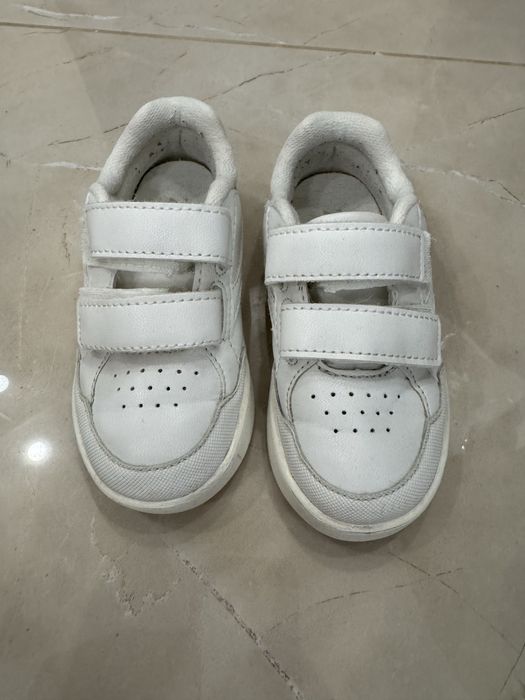 Дитячі кросівки Zara