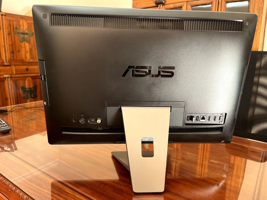 PC ASUS all-in-One ET 2410 i3 4GB RAM 1TB disco 23.6"