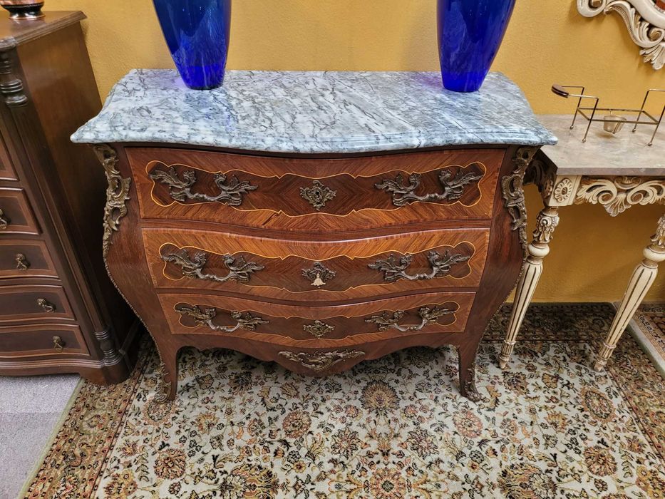 Lindíssima cómoda antiga estilo Luís XV