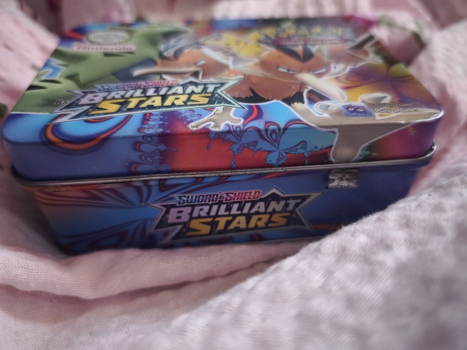 Karty z pudełkiem POKEMON