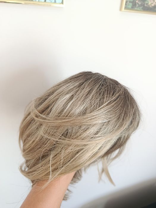 Peruka blond ombre krótka