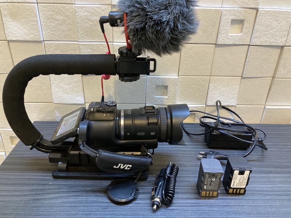 Full HD, kamera JVC PC 100, wi-fi