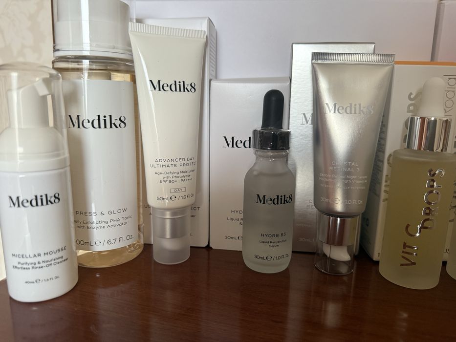 В наявності засоби: Medik8, Augustinus Bader, Rodial Tatcha.