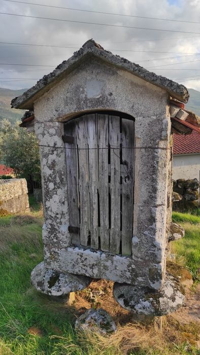 Canastro / Espigueiro em Pedra
