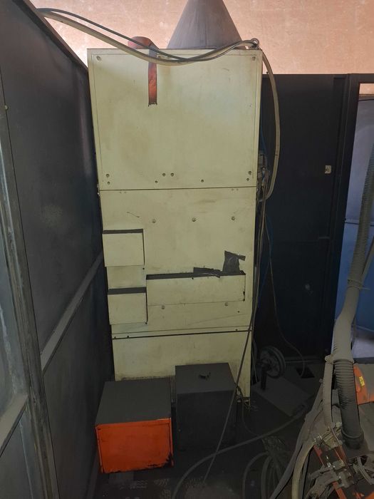 Cela spawalnicza dwustanowiskowa z robotem