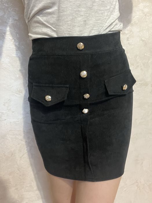 Юбка чорного кольору