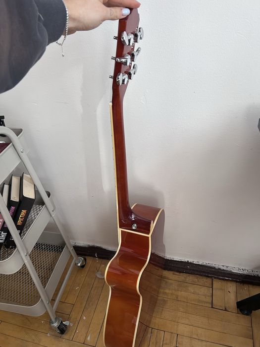 Акустична гітара Caravan Music з вирізом (cutaway)