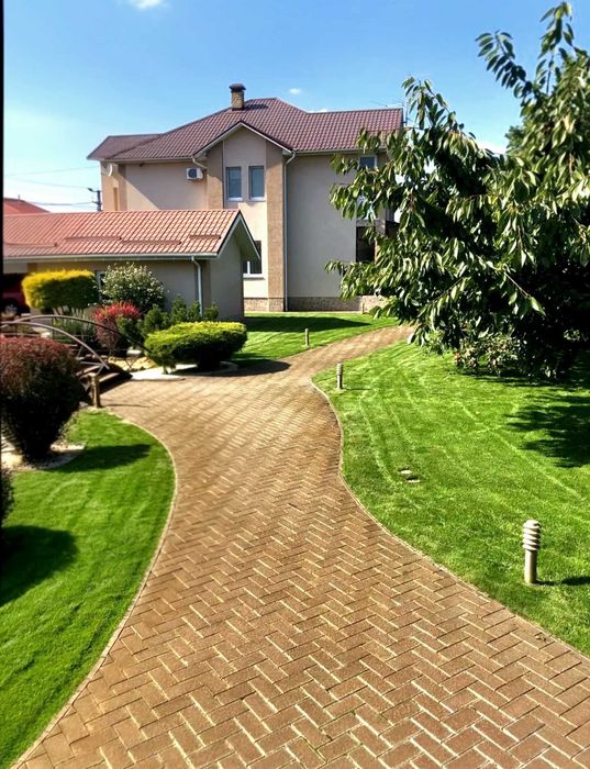 без комісії с.Чайки поруч з Києвом сучасний котедж