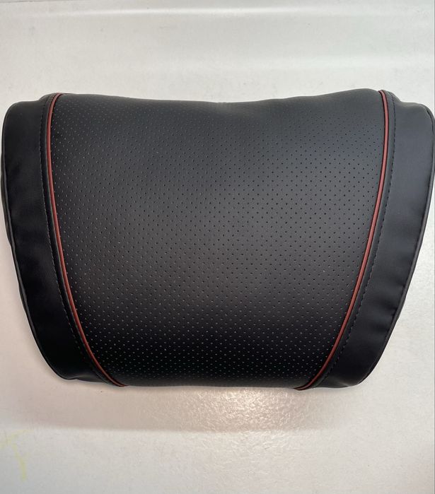 Підголовник в авто під шию.