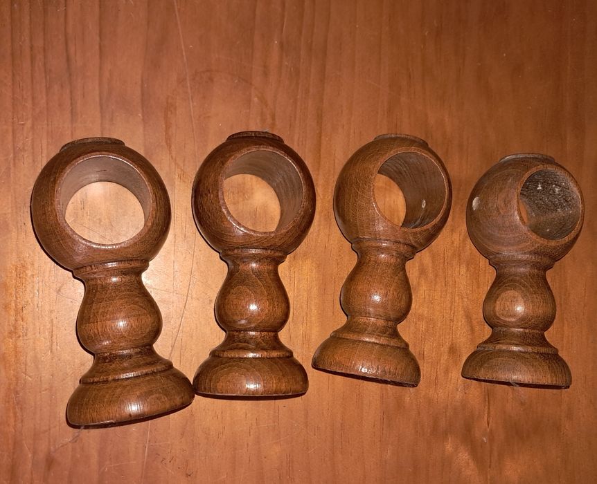 Suportes para cortinados em madeira