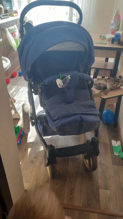 Продам детскую коляска