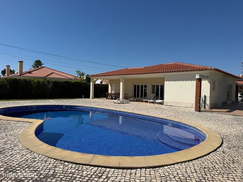 Moradia T4 a venda com piscina em condomínio privado nas Galeotas, ...
