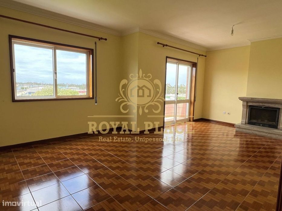 Apartamento T2  + 1 Rio Meão