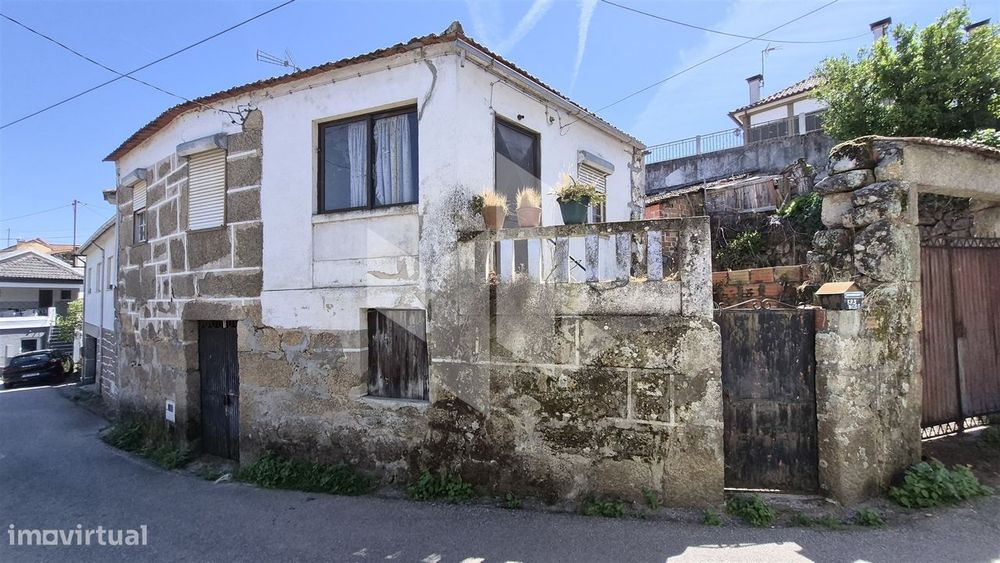 Moradia Devoluta T2 Venda em Mouraz e Vila Nova da Rainha,Tondela