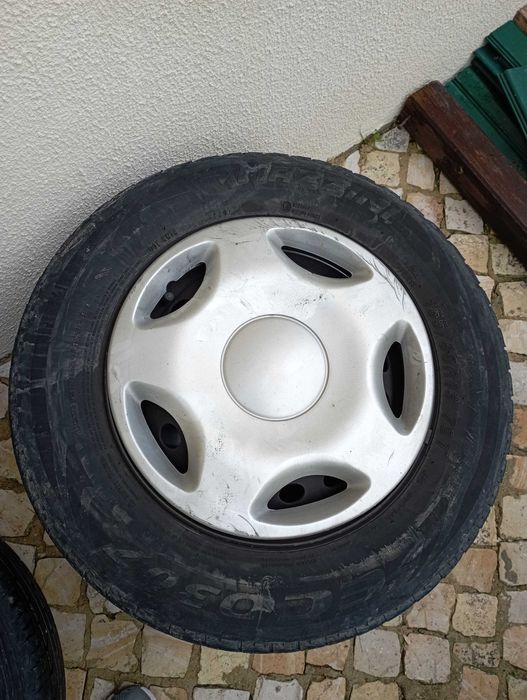 4 Pneus 155 80 r13 ,4 jantes e 3 tampoes