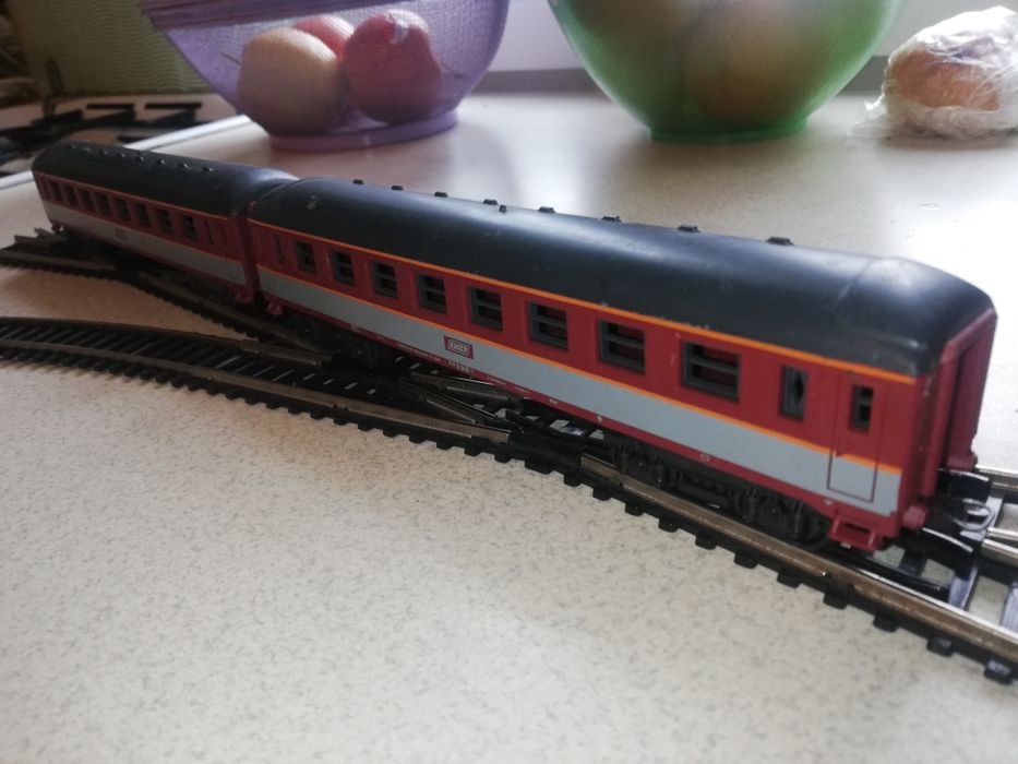 Wagony osobowe czteroosiowe do kolejki HO1,87 LIMA Italia