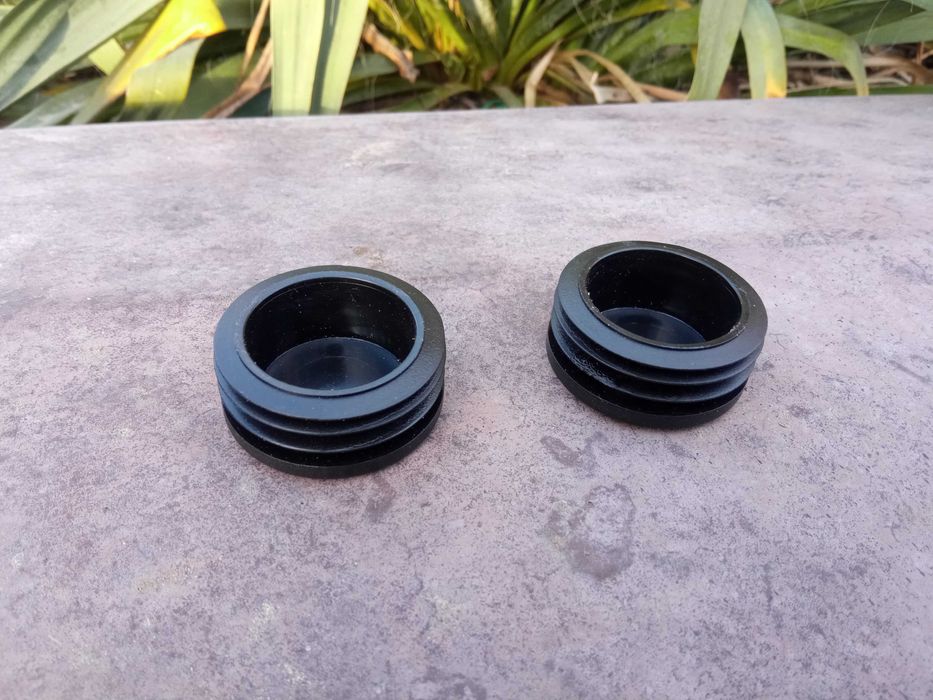 Заглушка пластикова кругла D 40 42 45 48,3 50 57 мм для труб