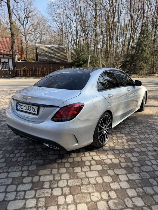 Легковий автомобіль