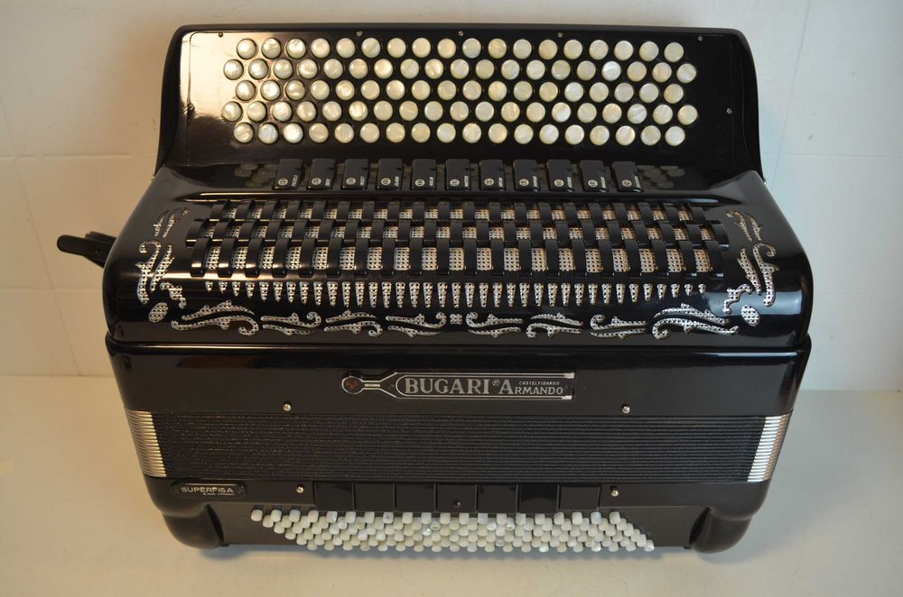 Vendo Acordeao Bugari Armando 4 N 68