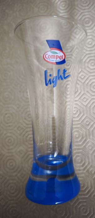 Copos de vidro altos