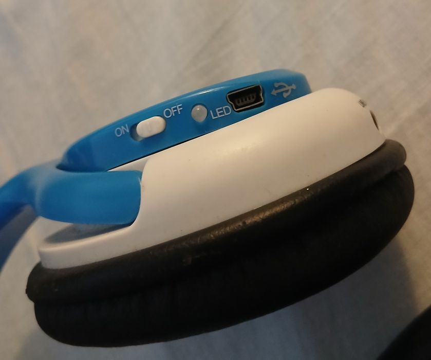 Fones com entrada de Cartão USB