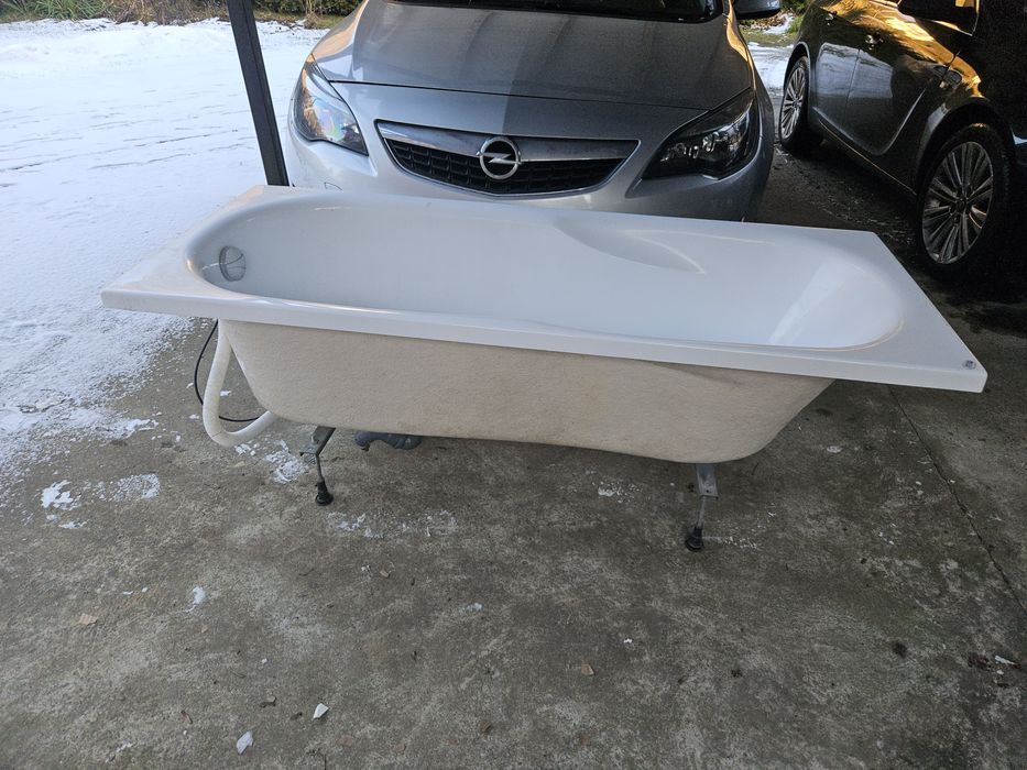 Biała używana wanna