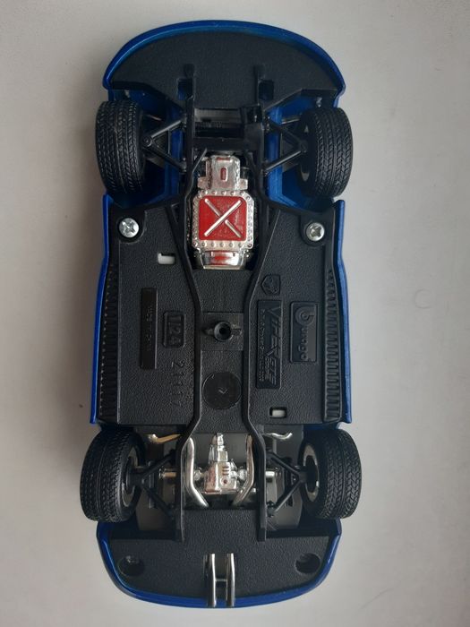 Автомодель Bburago (1:24) Dodge Viper GTS Coupe