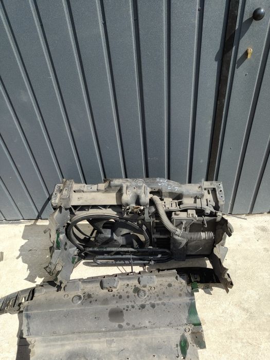 Przedni pas chłodnica chłodnice przód 1,8 benzyna peugeot 407 r 2005