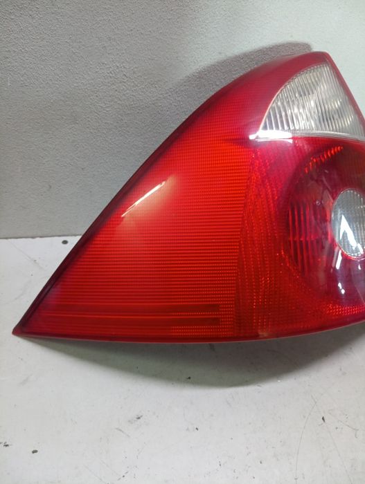 Lewa tylna lampa Ford Mondeo MK3 hatchback