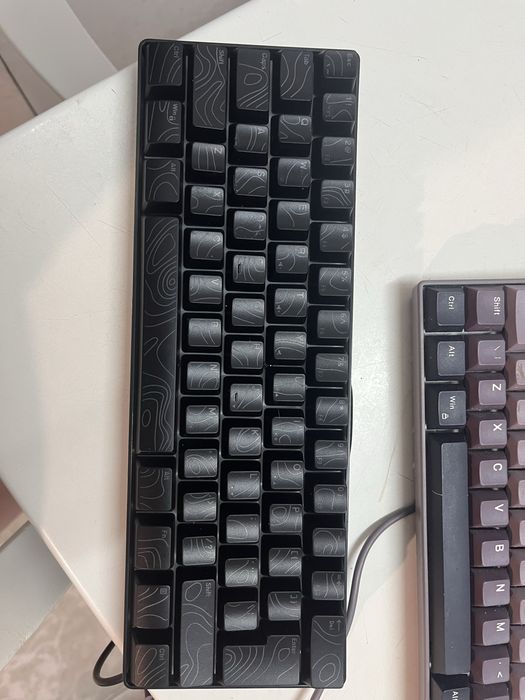 Microfone gaming com teclados gaming de 60% e 75%
