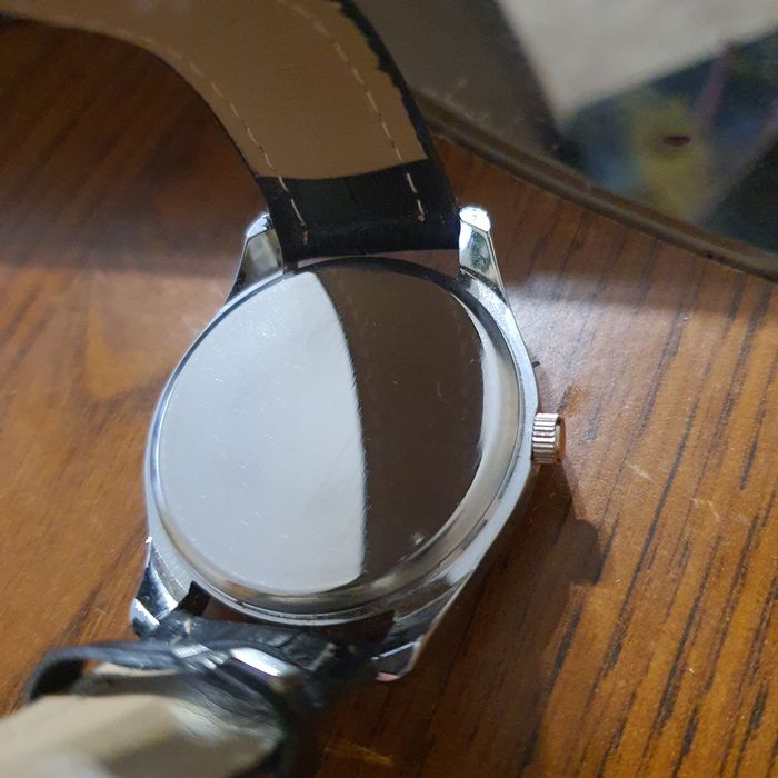 Zegarek kwarcowy klasyczny