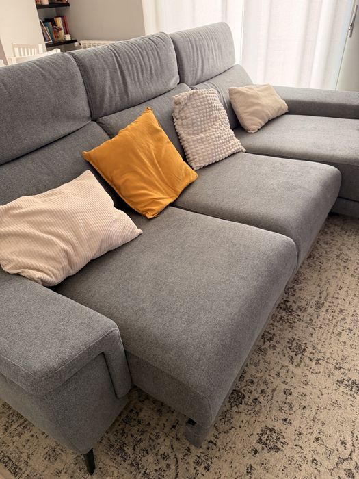 Sofá moderno com chaise longue e encostos reclináveis – NOVO