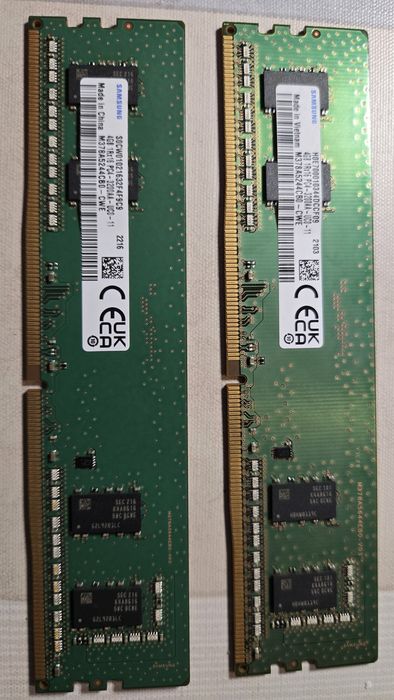 Zestaw pamięci RAM Samsung DDR4 2×4 GB.