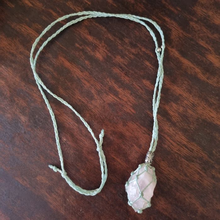 Colares em macramé com Cristal