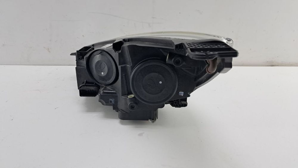 Фара правая Ford Focus 2015-2018 F1EB13D154AC