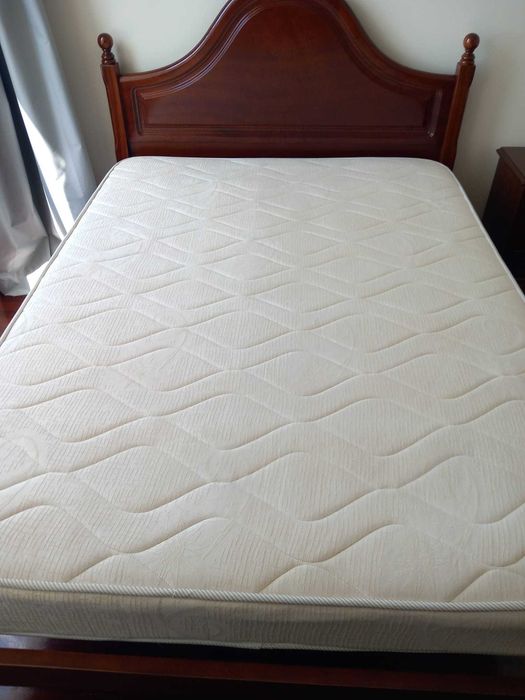 Cama Casal Madeira Maciça e colchão