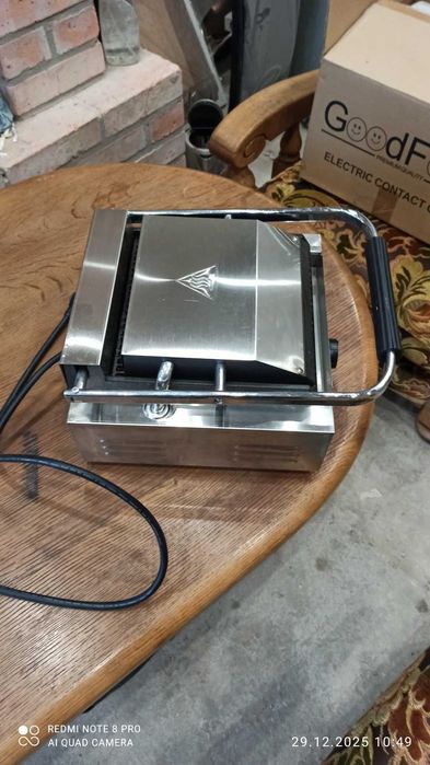 Професійний контактний гриль ECG10 Red GoodFood.