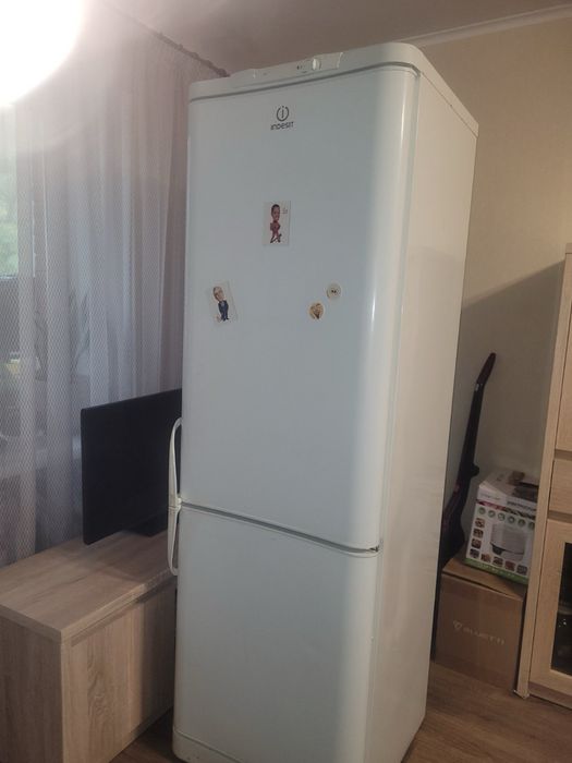 Холодильник Indesit, б/в, робочий