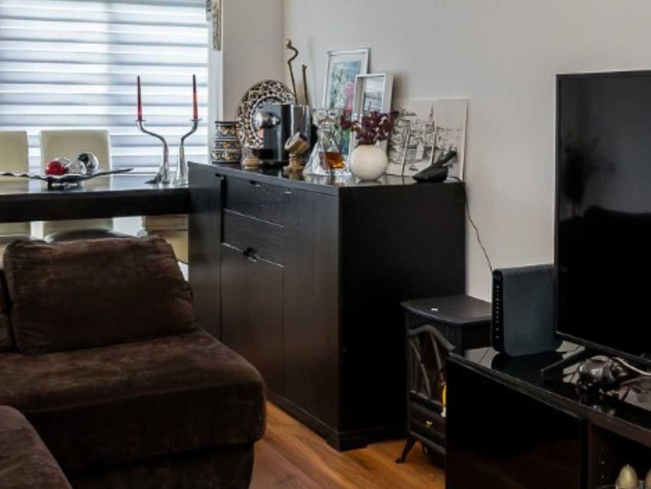 Aparador em Carvalho Francês Preto — Madeira Maciça 180 cm (usado)