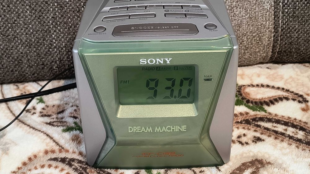 Radio Radiobudzik SONY Odbiornik Radiowy