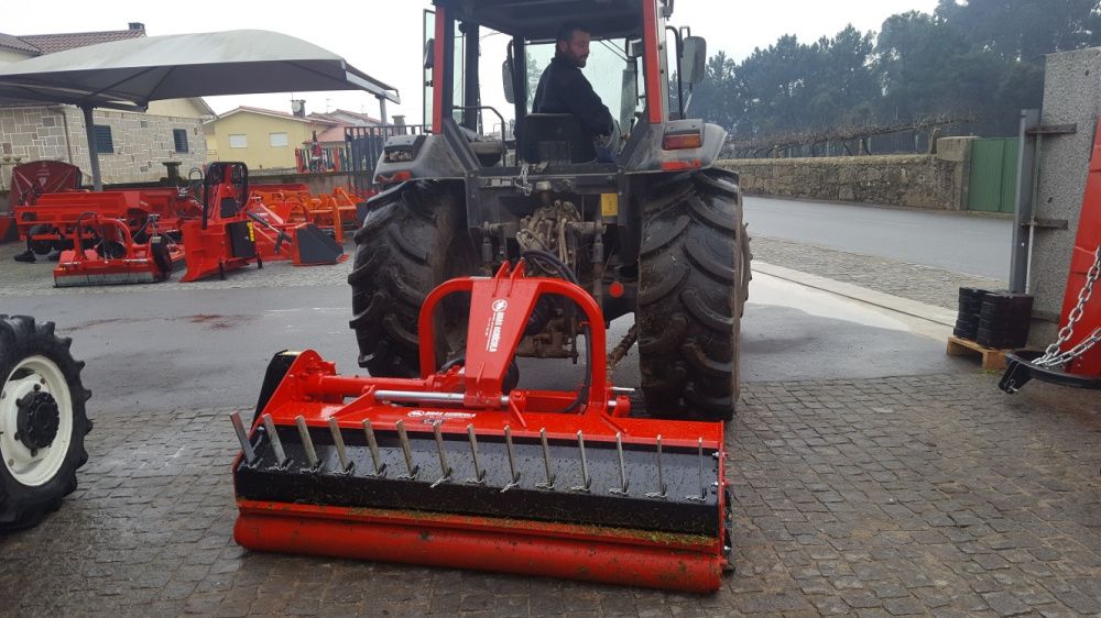 Triturador de martelos 1800 com descentramento Hidraulico