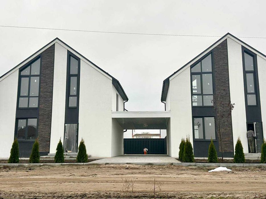 Продаж котеджу таунхаусу дуплексу в с.Погреби. Будинок 100 кв.м