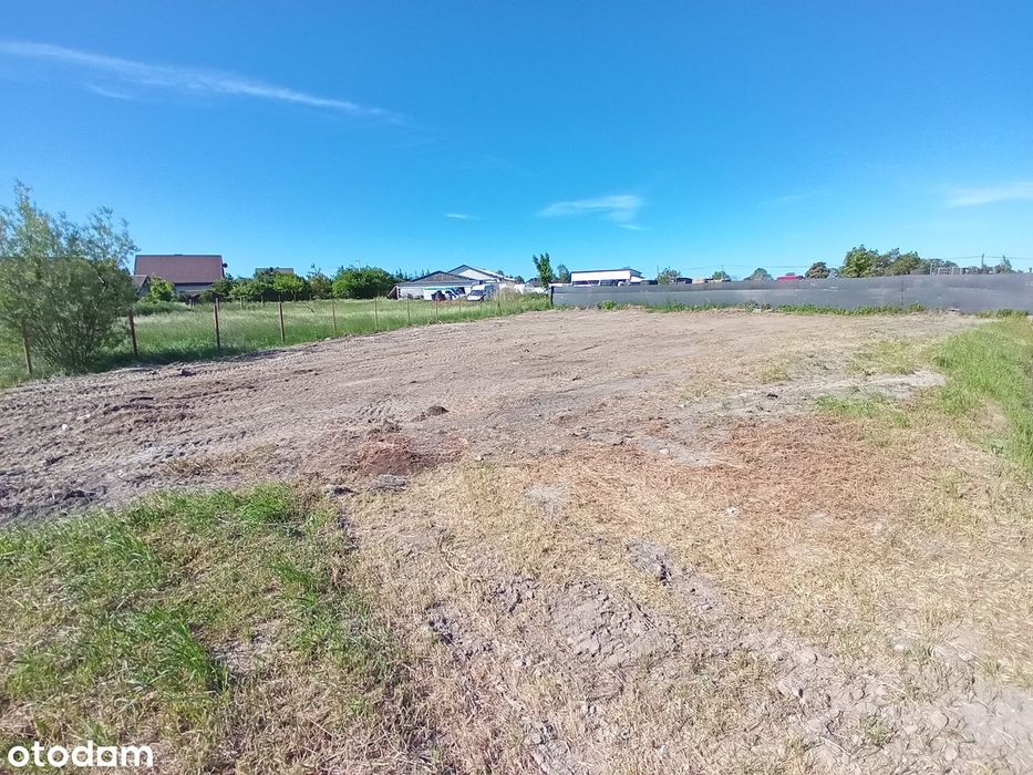 Plac utwardzony/monitoring/moźliwość powiększenia plus wiata