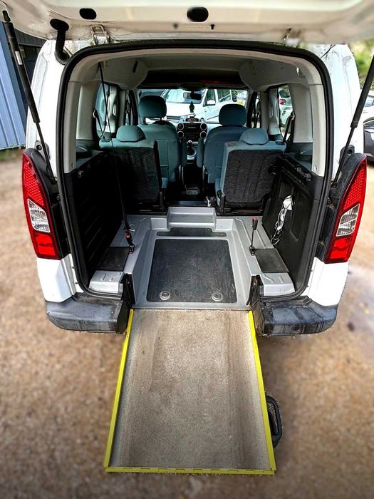 Berlingo Adaptada | 4 Lugares + Cadeira Rodas | TPMR | Garantia