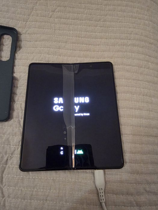 Samsung Galaxy Z Fold 4 uszkodzony