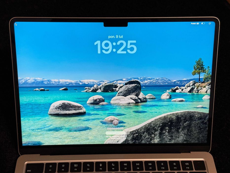 MacBook Air M2 24GB RAM 2TB SSD z 2022 roku